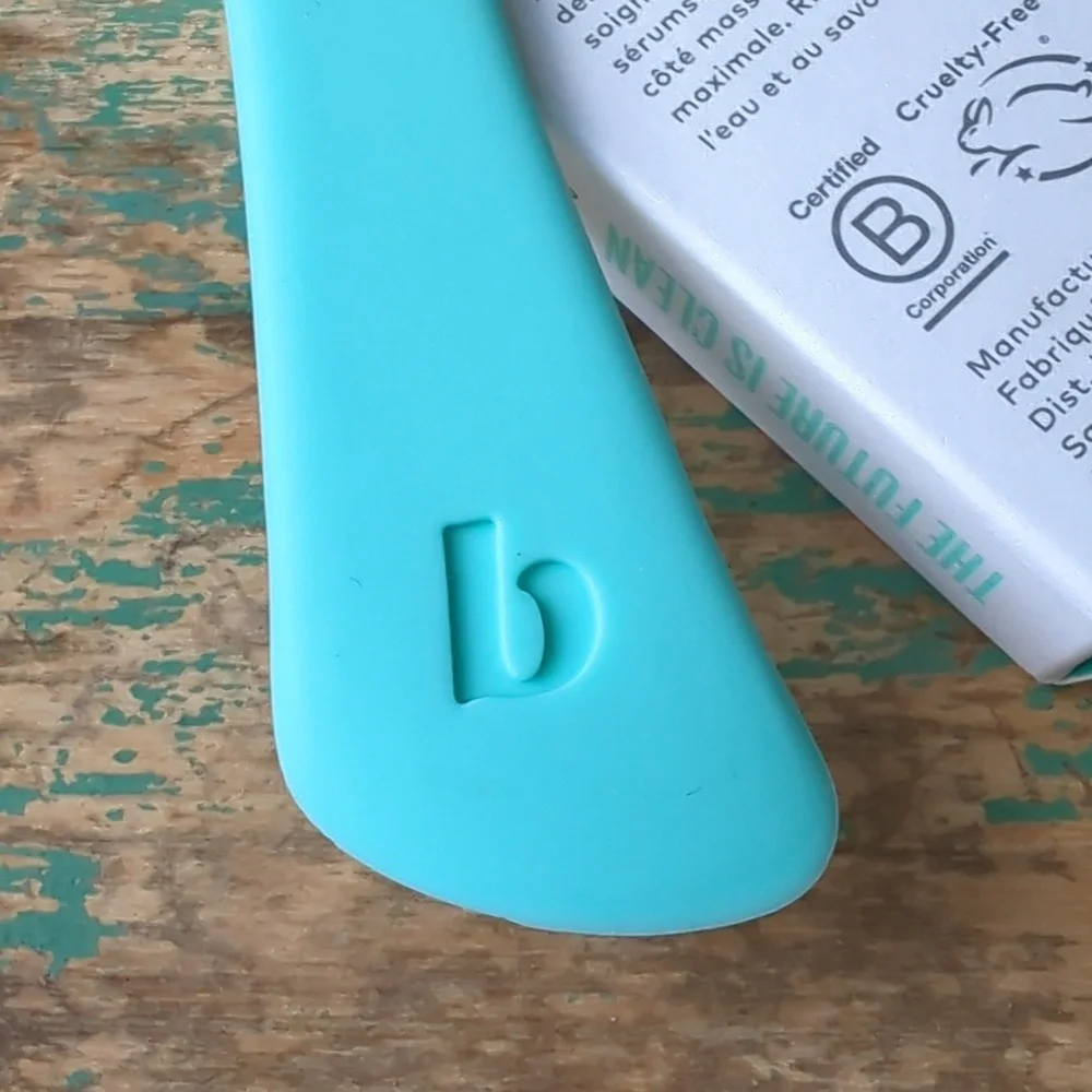 Beautycounter I BRAND NEW IN BOX Reflect Effect 3-in-1 Facial Tool - Picture 11 of 11